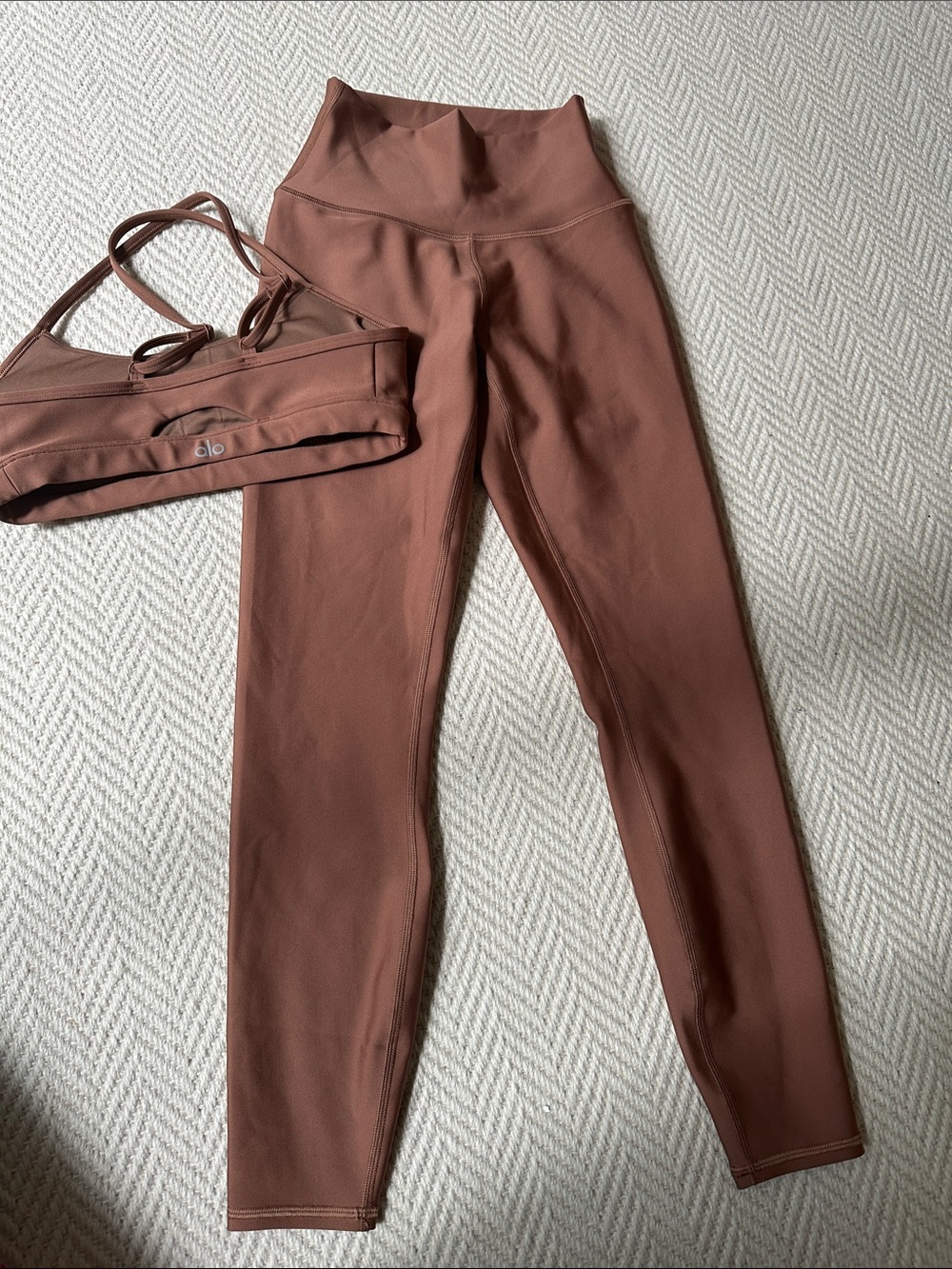 ALO yoga airlift intrigue bra and airlift leggings